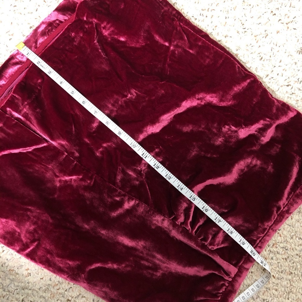 💙 8 💙 NWT Anthro Skirt Velvet Mini Ruched Slit Asymmetrical Raspberry - Picture 8 of 13